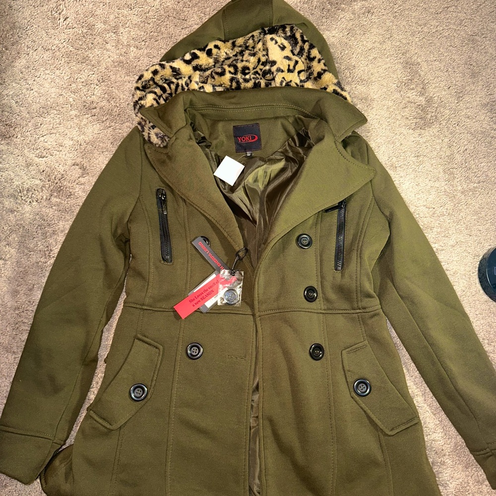 NWT green coat 😍